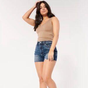 Hollister curvy ultra high rise mom short 3”